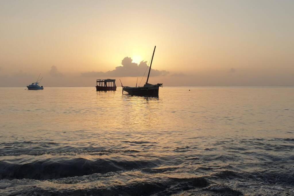 Cowrie Beach Haven Studio Apartment Mombasa Luaran gambar